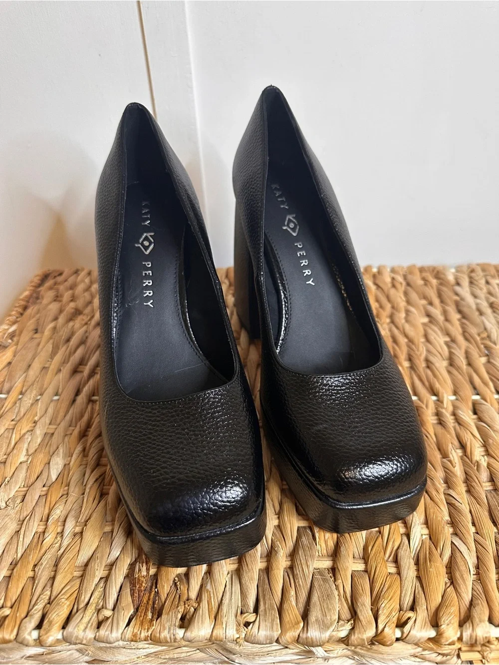 Katy Perry Collections Black Pebbled Leather Platform Pumps size 9.5 - Picture 1 of 10